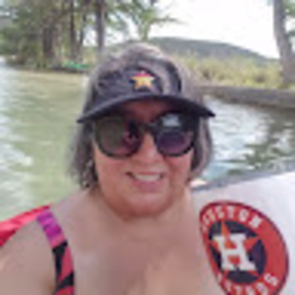 Meet your Posher, Adelita